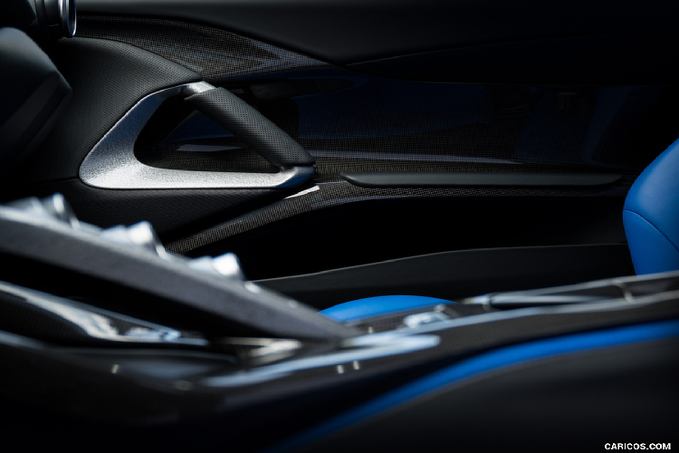 Để đạt được điều này, các thiết kế gia đã tạo điều kiện để chủ nhân có thể tự do cá nhân hóa từ những gói trang bị thiết kế cơ bản nhất của 812 Superfast, chỉ duy nhất kính chắn gió và đèn pha được giữ nguyên bản như là những thành phần thân xe hiện có. Mục tiêu là khai thác tối ưu những tỷ lệ thiết kế thân xe, đặc biệt là ở phần giữa phía trước để tạo nên một thiết kế đẹp mắt với sự bố trí hài hòa.