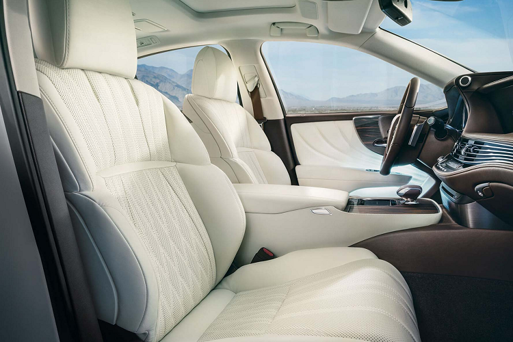 Bên cạnh tung ra phiên bản động cơ mới gồm cỡ nhỏ và cỡ lớn, Lexus LS facelift mới còn được mong đợi sẽ tinh chỉnh thiết kế nội ngoại thất, bên cạnh bổ sung thêm các công nghệ lái bán tự động tiên tiến.