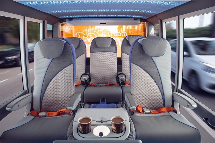 Gốc rễ của xe MetroSnap tương lai là khung gầm ván trượt trang bị một mô tơ điện gắn phía sau mà cho phép đạt tốc độ tối đa 85 km/h. Đây không phải là một tốc quá nhanh, nhưng mẫu concept này vốn được thiết kế cho ứng dụng đô thị nơi speed không phải là vấn đề quan trọng nhất.