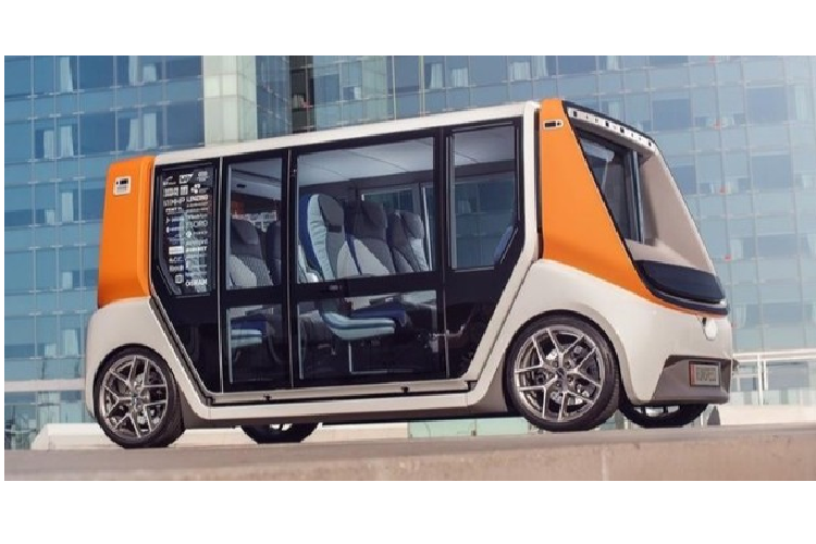 Trên phương diện phong cách, mẫu concept có trang bị bộ la-zăng cỡ 18-inch, một biển kiểm soát kỹ thuật số và đèn LED micro-pixel có thể chiếu biểu tượng cảnh báo lên trên mặt đường. Bên trong, kén hành khách có các màn hình kỹ thuật số, ánh sáng tự điều chỉnh theo cảm xúc và hai hàng ghế lấy từ một chiếc máy bay Boeing 737.