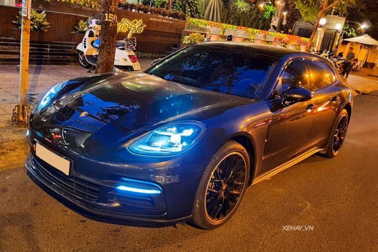 Cham mat Porsche Panamera 4 Sport Turismo tien ty o Sai Gon