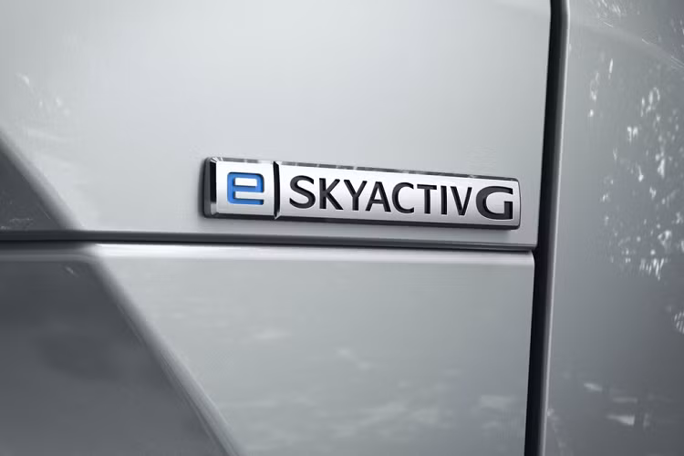 MX-30 phiên bản châu Âu được trang bị bộ pin 35,5 kWh cho phép xe di chuyển quãng đường tối đa khoảng 200 km. Động cơ điện đặt phía trước sản sinh công suất 141 mã lực và mô-men xoắn cực đại 264 Nm.