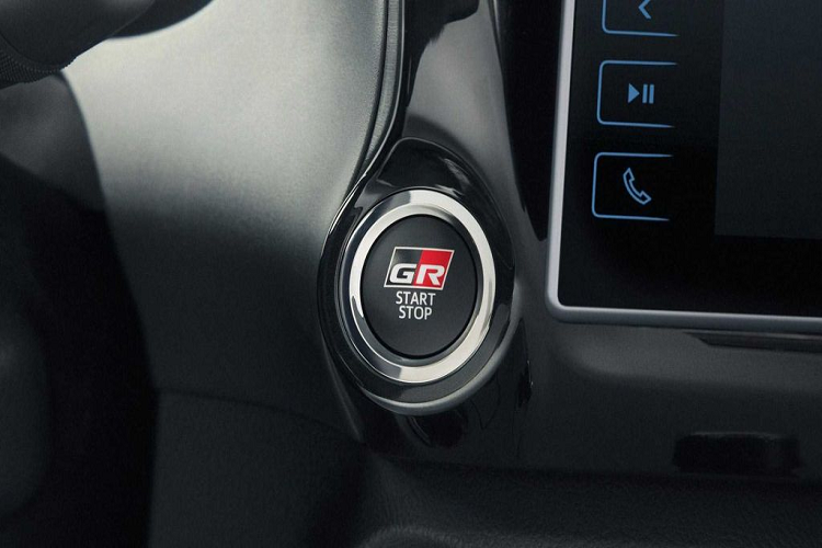 Cuối cùng, những hình ảnh trong bài viết này đến từ phiên bản giới hạn của chiếc Hilux GR Sport tại một số thị trường, tuy nhiên, đây chỉ là một gói tùy chọn trang trí.