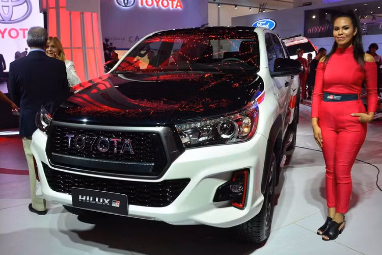 Cuối cùng, nhà độ cũng nâng cấp hệ thống treo trên chiếc xe. Giá xe Toyota GR Hilux và ngày bán ra chưa được công bố chính thức.