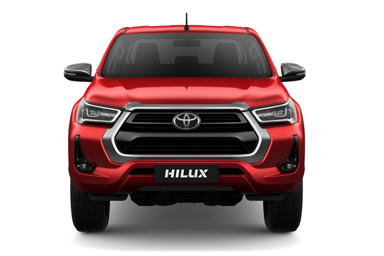 Được vén màn cùng lúc với Fortuner mới bởi Toyota Thái Lan, mẫu xe bán tải Toyota Hilux 2020 là phiên bản nâng cấp thứ 2 của mẫu bán tải này. Phiên bản mới của Hilux trông hầm hố hơn hẳn người tiền nhiệm. Xe sở hữu lưới tản nhiệt hình lục giác theo phong cách đàn anh Tacoma. Phần viền lưới tản nhiệt được làm dày hơn và mạ chrome tương phản với các thanh sơn đen bên trong.