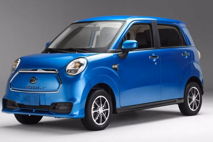 Tại thị trường Mỹ, Kandi K27 và K23 có một lợi thế lớn về giá bán. Theo đó, giá bán lẻ đề xuất của Kandi K27 là 20.499 USD hoặc 17.499 USD cho 1.000 khách hàng đầu tiên mua xe. Sau khi trừ ưu đãi thuế liên bang, Kandi K27 có giá chỉ còn 9.999 USD. Tuy nhiên, tại một số bang như Colorado, mẫu ô tô điện này sẽ được trừ thêm ưu đãi thuế của bang nên giảm giá xuống chỉ còn 5.999 USD (khoảng 140 triệu đồng).