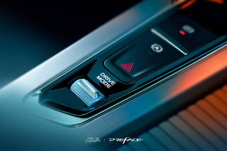 Có nhiều khả năng, mẫu xe mới của Geely sẽ sử dụng động cơ xăng tăng áp 2.0L 4 xy-lanh công suất 187 mã lực và mô-men xoắn 300 Nm.