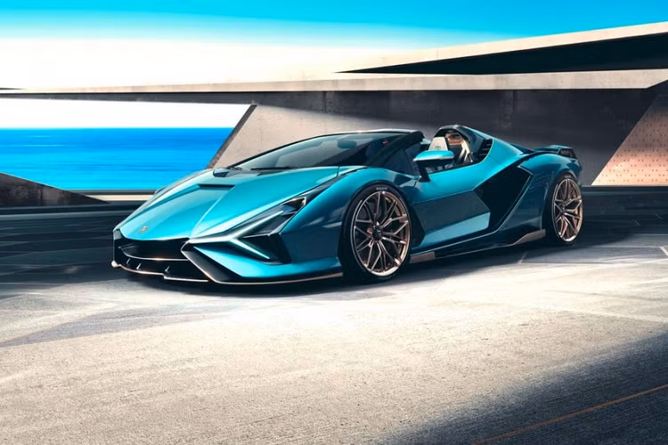 Như vậy, cuộc đua những chiếc siêu xe mui trần hybrid triệu đô phiên bản giới hạn đã có thêm một nhân tố mới đó chính là Lamborghini Sián mui trần. Dù hãng siêu xe Lamborghini không công bố giá bán chính thức của Sián Roadster nhưng chắc chắn khách hàng phải bỏ ra số tiền hơn 3,6 triệu đô la để sở hữu siêu xe mui trần của Lamborghini Sián. Đây chính là giá bán của Lamborghini Sián Coupe khi ra mắt cách đây gần 1 năm.