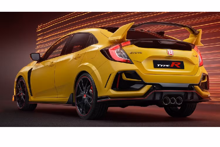 Để xác nhận mua xe, mỗi khách hàng sẽ phải đặt cọc số tiền 1.000 USD. Tất cả 100 chiếc Honda Civic Type R Limited Edition tại Canada đều mang màu sơn vàng Phoenix Yellow, hay còn có tên gọi khác là Sunlight Yellow tại Anh quốc, nơi cũng từng có 20 chiếc được bán ra.
