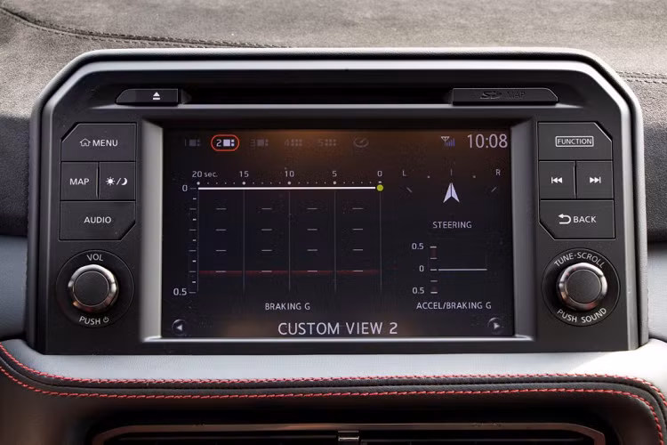 Màn hình này có thể được điều chỉnh để thể hiện nhiều thông số khác nhau của xe, bao gồm cả hiển thị tính giờ vòng đua.