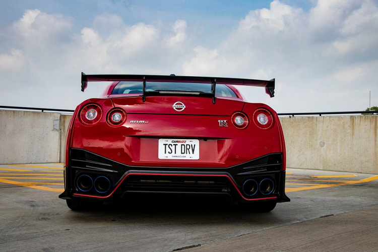 Vào năm 2015, những chiếc Nissan GT-R Nismo được bán ra với danh hiệu “chiếc xe thương mại nhanh nhất Nurburgring” trước khi bị Porsche 918 qua mặt. Năm nay, Nissan sẽ ra mắt phiên bản kỷ niệm 50th thương hiệu này, cùng với đó là chiếc Nismo mới nhất, mạnh nhất và cũng là chiếc GT-R đắt nhất được hãng bán ra.