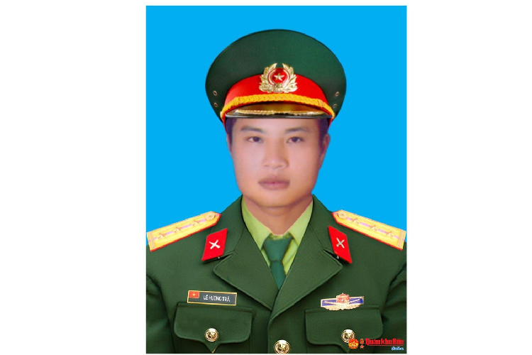 Thượng úy quân nhân chuyên nghiệp, liệt sĩ Lê Hương Trà (SN 1984), Lái xe ô tô, Phòng Tham mưu - Kế hoạch. Quê quán: Tiên Điền, Nghi Xuân, Hà Tĩnh. Huân chương Bảo vệ Tổ quốc hạng Ba; Huy chương Chiến sỹ vẻ vang hạng Nhất, Nhì, Ba. Lễ an táng tổ chức vào ngày 24/10 tại Nghĩa địa dòng họ, xã Tiên Điền, huyện Nghi Xuân, tỉnh Hà Tĩnh. 