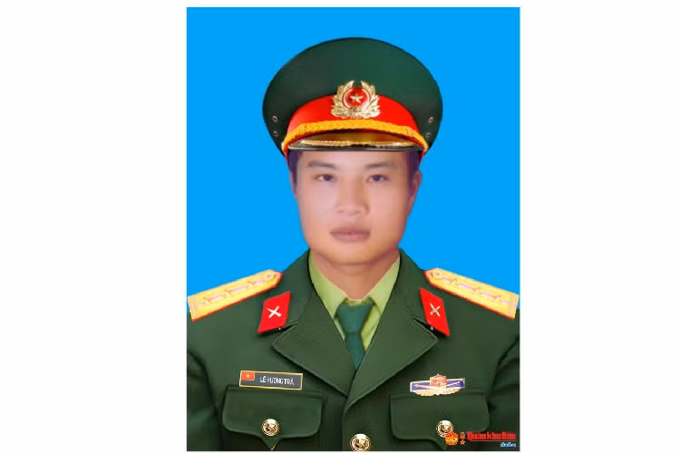 Thượng úy quân nhân chuyên nghiệp, liệt sĩ Lê Hương Trà (SN 1984), Lái xe ô tô, Phòng Tham mưu - Kế hoạch. Quê quán: Tiên Điền, Nghi Xuân, Hà Tĩnh. Huân chương Bảo vệ Tổ quốc hạng Ba; Huy chương Chiến sỹ vẻ vang hạng Nhất, Nhì, Ba. Lễ an táng tổ chức vào ngày 24/10 tại Nghĩa địa dòng họ, xã Tiên Điền, huyện Nghi Xuân, tỉnh Hà Tĩnh. 