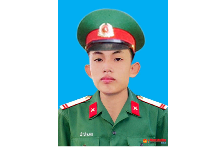 Trung sĩ, liệt sĩ Lê Tuấn Anh (SN 2000), Chiến sĩ, Phòng Tham mưu - Kế hoạch. Quê quán: Gio Mai, Gio Linh, Quảng Trị. Huân chương Bảo vệ Tổ quốc hạng Ba; Huy hiệu “Tuổi trẻ Dũng cảm”. Lễ an táng tổ chức vào ngày 22/10 tại Nghĩa trang thôn Phường Cội, xã Cam Thành, huyện Cam Lộ, tỉnh Quảng Trị.