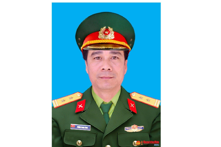 Trung tá, liệt sĩ Phùng Thanh Tùng (SN 1979), Trợ lý Tổ chức Lao động Tiền lương, Phòng Tham mưu - Kế hoạch. Quê quán: Nghi Hương, Cửa Lò, Nghệ An. Huân chương Bảo vệ Tổ quốc hạng Nhì; Huy chương Chiến sỹ vẻ vang hạng Nhất, Nhì, Ba. Lễ an táng tổ chức vào ngày 24/10 tại Nghĩa trang Liệt sĩ phường Nghi Hải, thị xã Cửa Lò, tỉnh Nghệ An.
