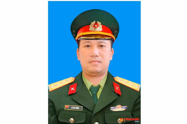Thượng úy quân nhân chuyên nghiệp, liệt sĩ Lê Cao Cường (SN 1983), Nhân viên Xăng dầu, Phòng Hậu cần - Kỹ thuật. Quê quán: Hưng Đạo, Hưng Nguyên, Nghệ An. Huân chương Bảo vệ Tổ quốc hạng Ba; Huy chương Chiến sỹ vẻ vang hạng Nhất, Nhì, Ba. Lễ an táng tổ chức vào ngày 23/10 tại Nghĩa địa gia đình, xã Hưng Đạo, huyện Hưng Nguyên, tỉnh Nghệ An