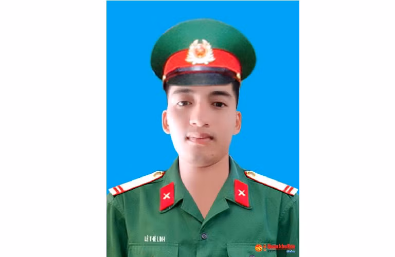 Trung sĩ, liệt sĩ Lê Thế Linh (SN 1995), Chiến sĩ, Phòng Tham mưu - Kế hoạch. Quê quán: Gio Việt, Gio Linh, Quảng Trị. Huân chương Bảo vệ Tổ quốc hạng Ba; Huy hiệu “Tuổi trẻ Dũng cảm”. Lễ an táng tổ chức vào ngày 22/10 tại Nghĩa trang Liệt sĩ Quốc gia Đường 9, tỉnh Quảng Trị.