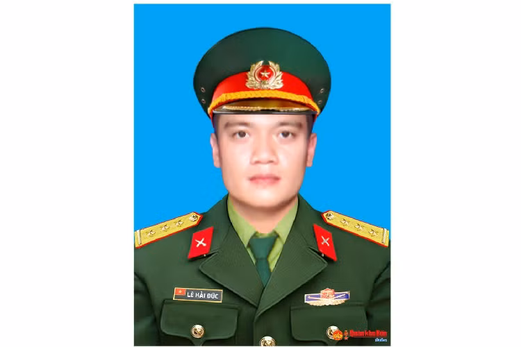 Thượng úy, liệt sĩ Lê Hải Đức (SN 1989), Trợ lý Kế hoạch, Phòng Tham mưu - Kế hoạch. Quê quán: Hạ Trạch, Bố Trạch, Quảng Bình. Huân chương Bảo vệ Tổ quốc hạng Ba. Lễ an táng tổ chức vào ngày 23/10 tại Nghĩa trang Liệt sĩ Ba Dốc, tỉnh Quảng Bình.