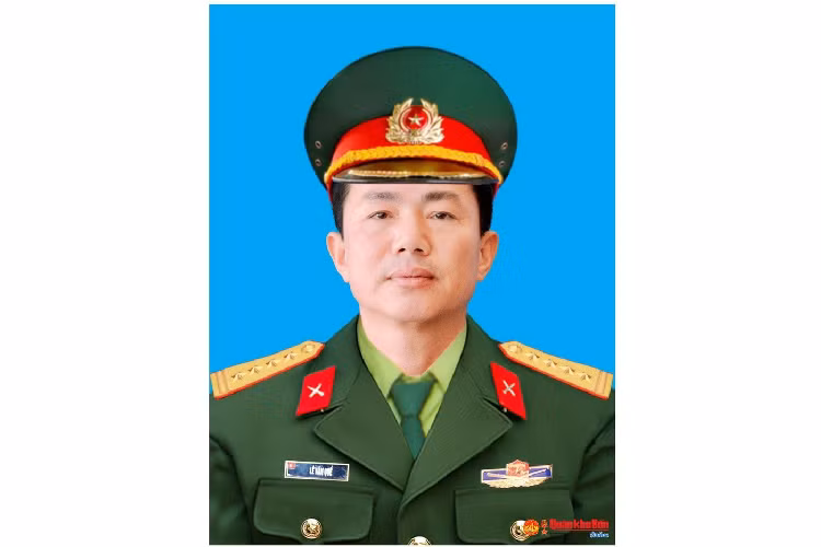 Đại tá, liệt sĩ Lê Văn Quế (SN 1971), Trưởng phòng Hậu cần Kỹ thuật. Quê quán: Hoằng Trinh, Hoằng Hóa, Thanh Hóa. Huân chương Bảo vệ Tổ quốc hạng Nhì; Huy chương Quân kỳ Quyết thắng; Huy chương Chiến sỹ vẻ vang hạng Nhất, Nhì, Ba. Lễ an táng tổ chức vào ngày 24/10 tại Nghĩa trang Liệt sĩ huyện Hoằng Hóa, tỉnh Thanh Hóa. 