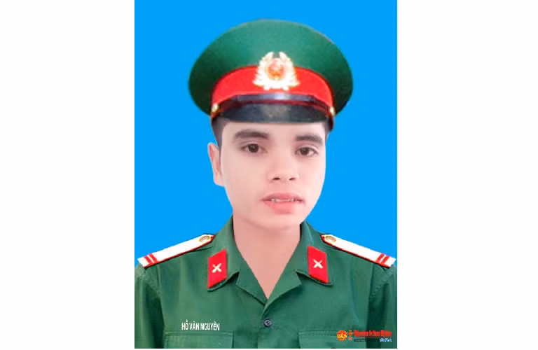 Trung sĩ, liệt sĩ Hồ Văn Nguyên (SN 1998), Chiến sĩ, Phòng Tham mưu - Kế hoạch. Quê quán: Hướng Sơn, Hướng Hóa, Quảng Trị. Huân chương Bảo vệ Tổ quốc hạng Ba; Huy hiệu “Tuổi trẻ Dũng cảm”. Lễ an táng tổ chức vào ngày 22/10 tại Nghĩa trang Liệt sĩ huyện Hướng Hóa, tỉnh Quảng Trị. 