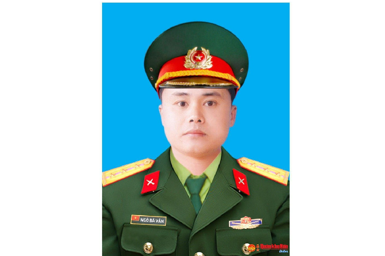 Thượng úy quân nhân chuyên nghiệp, liệt sĩ Ngô Bá Văn (SN 1984), Nhân viên Nấu ăn, Phòng Tham mưu - Kế hoạch. Quê quán: Thạch Thắng, Thạch Hà, Hà Tĩnh. Huân chương Bảo vệ Tổ quốc hạng Ba; Huy chương Chiến sỹ vẻ vang hạng Nhì, Ba. Lễ an táng tổ chức vào ngày 24/10 tại Nghĩa trang Liệt sĩ Rú Nài, tỉnh Hà Tĩnh.