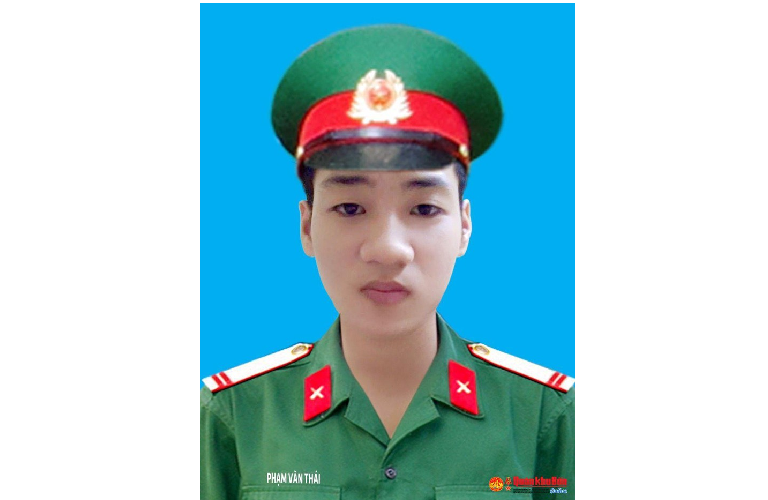 Trung sĩ, liệt sĩ Phạm Văn Thái (SN 1999), Chiến sĩ, Phòng Tham mưu - Kế hoạch. Quê quán: Hải Thành, Đồng Hới, Quảng Bình. Huân chương Bảo vệ Tổ quốc hạng Ba; Huy hiệu “Tuổi trẻ Dũng cảm”. Lễ an táng tổ chức vào ngày 23/10 tại Nghĩa trang xã Bảo Ninh, thành phố Đồng Hới, tỉnh Quảng Bình.