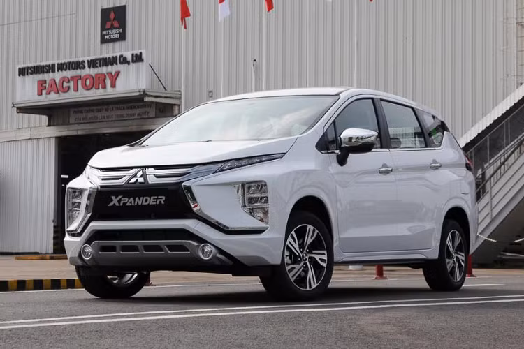 Ngoài ra, Mitsubishi Xpander Cross 2020 mới vừa ra mắt càng mở rộng thêm danh mục sản phẩm của Mitsubishi tại Việt Nam. Theo đó, bản Xpander AT 2020 (CKD) sẽ không có bất kỳ sự khác biệt nào về thiết kế và trang bị so với mẫu xe Xpander nhập khẩu.