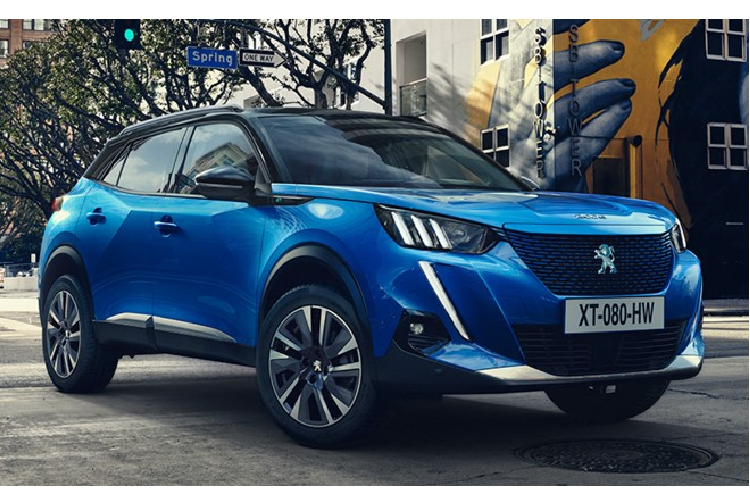 Đối với bản chạy xăng, Peugeot 2008 sử dụng động cơ PureTech 1.2 lít 3 xi-lanh, cho công suất 100 mã lực, 130 mã lực hoặc 155 mã lực. Một lựa chọn khác là động cơ dầu diesel BlueHDI 1.5 lít 4 xi-lanh sản sinh công suất 100 hoặc 130 mã lực.