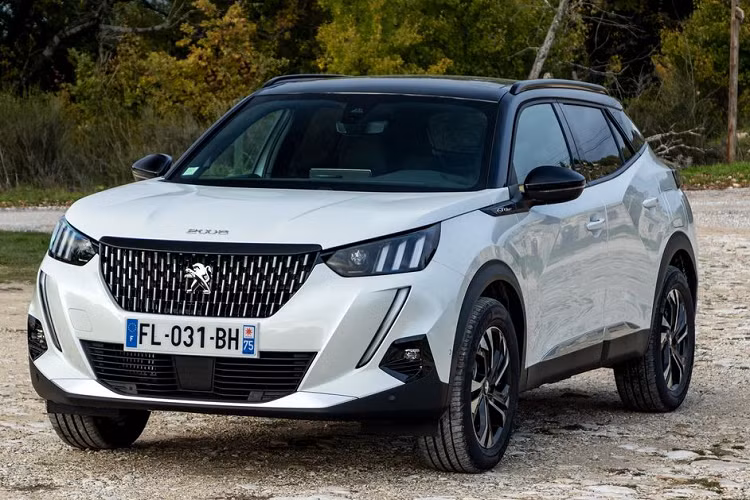 Mẫu crossover cỡ nhỏ Peugeot 2008 mới được ra mắt lần đầu vào tháng 6/2019. Mẫu xe này sở hữu phong cách thiết kế đầy ấn tượng với kiểu dáng khoẻ khoắn, hiện đại và ngôn ngữ thiết kế mới của hãng xe nước Pháp.