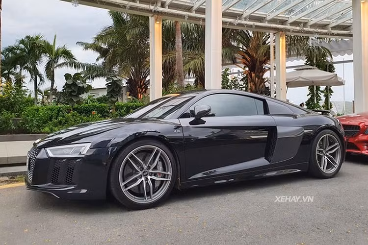 “Cham mat” Audi R8 V10 Plus sieu bong bay o Sai Gon