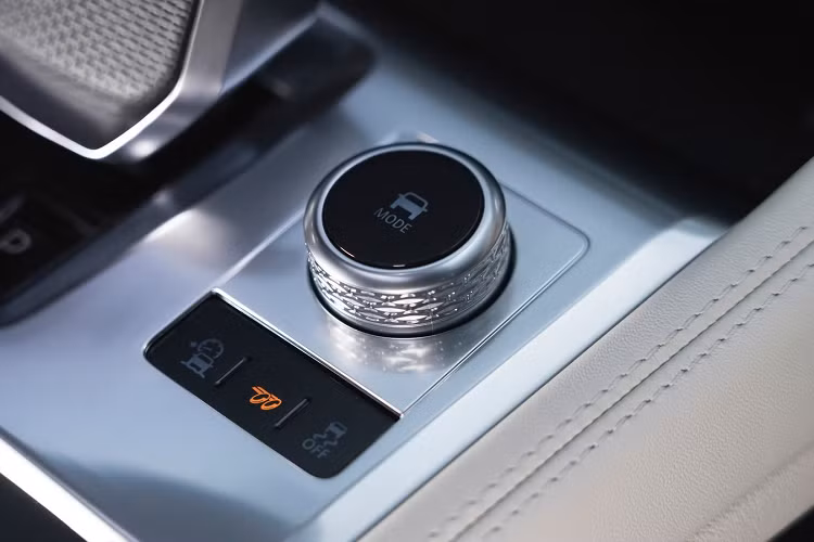 Những thay đổi mang lại hiệu suất khí động học vượt trội bao gồm giảm 35% lực nâng khí động học, trong khi lực cản giảm từ 0,37Cd xuống 0,36Cd. Ngoài những cải tiến về hiệu suất, những yếu tố này cũng mang lại tính thẩm mỹ có mục đích hơn.