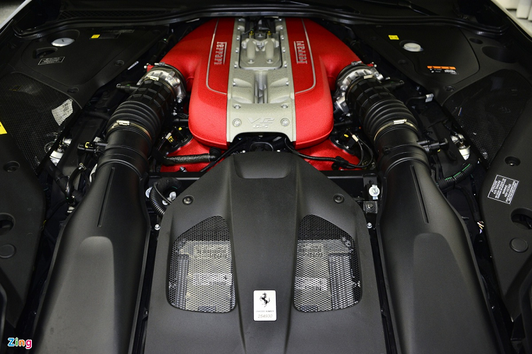 Ferrari 812 Superfast được trang bị khối động cơ V12 dung tích 6.5L hút khí tự nhiên có mã F140GC, sản sinh công suất tối đa 800 mã lực tại vòng tua 8.500 vòng/phút, và mô-men xoắn cực đại 718 Nm tại vòng tua 7.000 vòng/phút.