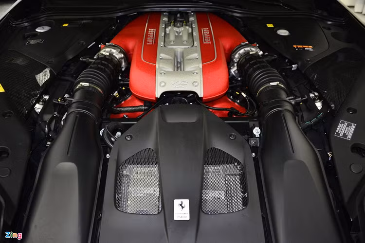 Ferrari 812 Superfast được trang bị khối động cơ V12 dung tích 6.5L hút khí tự nhiên có mã F140GC, sản sinh công suất tối đa 800 mã lực tại vòng tua 8.500 vòng/phút, và mô-men xoắn cực đại 718 Nm tại vòng tua 7.000 vòng/phút.