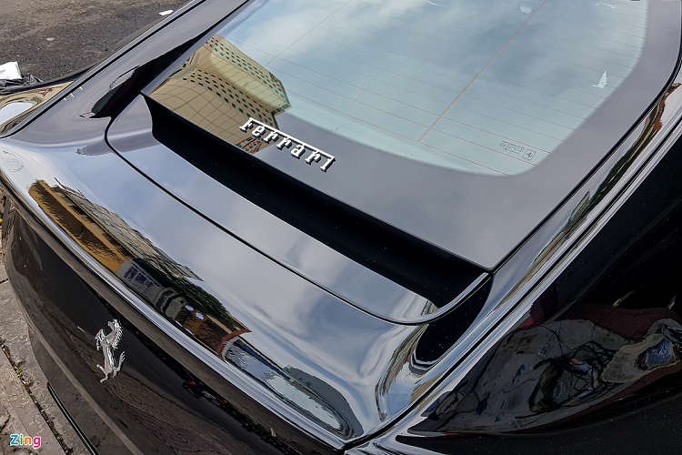 Mặc dù sở hữu nhiều công nghệ hybrid và turbocharge từ các mẫu xe đua F1, Ferrari tuyên bố sẽ không bao giờ trang bị các công nghệ này trên các mẫu xe sử dụng động cơ V12 đặt trước. Xe được bố trí dẫn động cầu sau nhằm duy trì truyền thống lâu đời của hãng. Đây cũng là một trong những động cơ hút khí tự nhiên mạnh mẽ nhất trên thế giới.