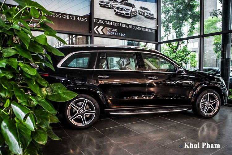 Mẫu xe SUV hạng sang Mercedes-Benz GLS 450 4Matic 2020 sở hữu diện mạo thể thao với gói ngoại thất AMG Line giống nhiều dòng xe khác của thương hiệu này như GLC 300 hay GLE 450.