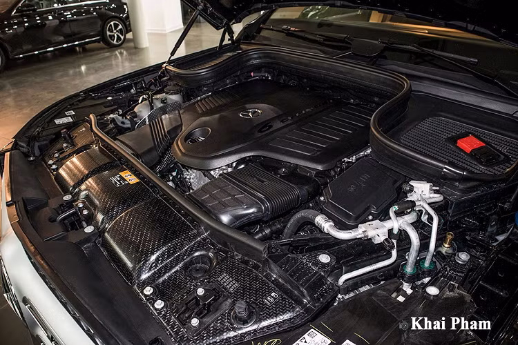 Thương hiệu "ngôi sao ba cánh" trang bị cho GLS 450 4 Matic khối động cơ I6, dung tích 3.0L cho công suất tối đa 367 mã lực tại 5.500 - 6.100 vòng/phút, mô-men xoắn tối đa 500 Nm tại 1.600 - 4.500 vòng/phút. Được biết, khối động cơ này kết hợp với hệ thống EQ Boost và động cơ điện 48 volt, sản sinh 22 mã lực, 250 Nm mô men xoắn, cho phép xe tăng tốc nhanh hơn, tiết kiệm nhiên liệu hơn.