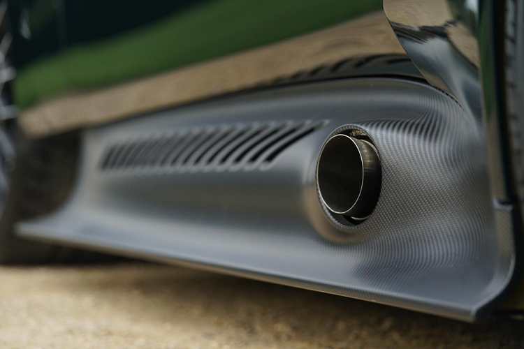 Được biết, Victor ra đời từ bộ khung liền khối bằng sợi carbon của siêu xe Aston Martin One-77. Sau đó, bộ phận Q đưa thêm một số chi tiết thiết kế của Aston Martin Vulcan lên để tạo thành tân binh Victor. Theo hãng Aston Martin, toàn bộ khung gầm và thân vỏ của Victor đều nhẹ hơn One-77 nguyên bản.