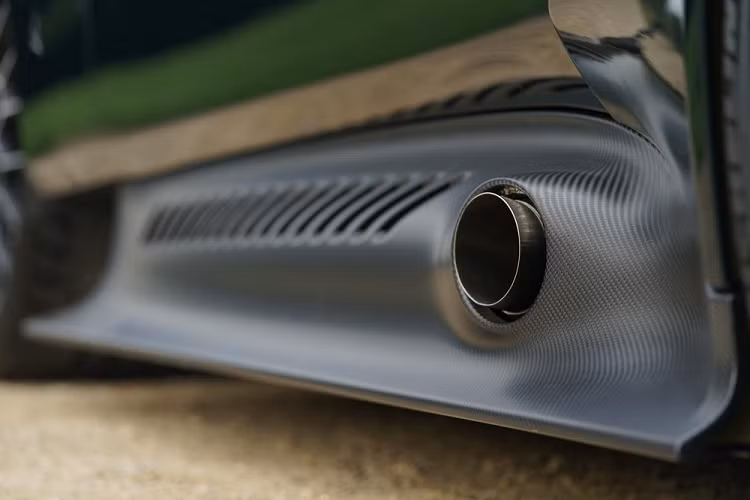 Được biết, Victor ra đời từ bộ khung liền khối bằng sợi carbon của siêu xe Aston Martin One-77. Sau đó, bộ phận Q đưa thêm một số chi tiết thiết kế của Aston Martin Vulcan lên để tạo thành tân binh Victor. Theo hãng Aston Martin, toàn bộ khung gầm và thân vỏ của Victor đều nhẹ hơn One-77 nguyên bản.