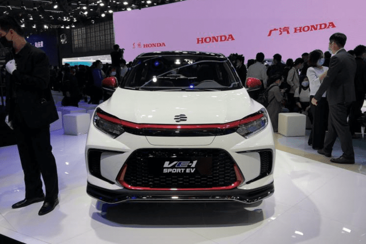 Xe được bán ở thị trường xe Trung Quốc ngay từ lúc này, giá xe Everus VE-1 Sport EV là 173.800 nhân dân tệ (tương đương 591 triệu đồng).