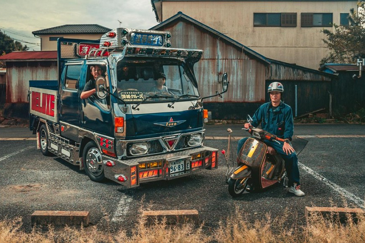 Sau 40 năm phát triển và lan tỏa, văn hóa độ xe tay ga độc đáo này đang vươn ra ngoài biên giới Nhật Bản. Nhờ có bản chất dễ lên ảnh Instagram của xe scooter, gentsuki giờ đây mọc lên ở khắp nơi – từ California, Mỹ cho tới Northamptonshire, Anh. Dưới đây là một ý kiến chia sẻ của những người chơi xe tay ga “gentsuki” lâu năm tại Nhật Bản.