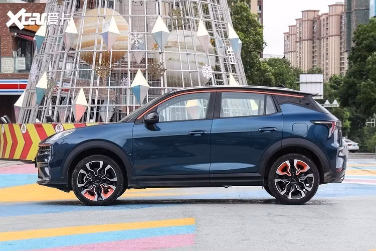 Cuối cùng, giá xe Lynk &amp; Co 06 khởi điểm từ 120.600 nhân dân tệ và kết thúc ở 145.600 nhân dân tệ (tương đương 408 – 492 triệu đồng).