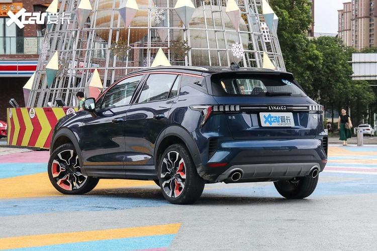 Theo kế hoạch của nhà sản xuất, một phiên bản PHEV sẽ gia nhập dòng 06 sau này. Nó sẽ sử dụng cùng khối động cơ trên cộng thêm một mô tơ điện 82 mã lực và 160 Nm mô-men xoắn cực đại. Nhờ vậy, phiên bản 06 PHEV sẽ có tổng công suất 259 mã lực và 425 Nm mô-men xoắn cực đại mạnh mẽ. Cự li di chuyển thuần điện sẽ là 55 km, phù hợp môi trường đô thị.