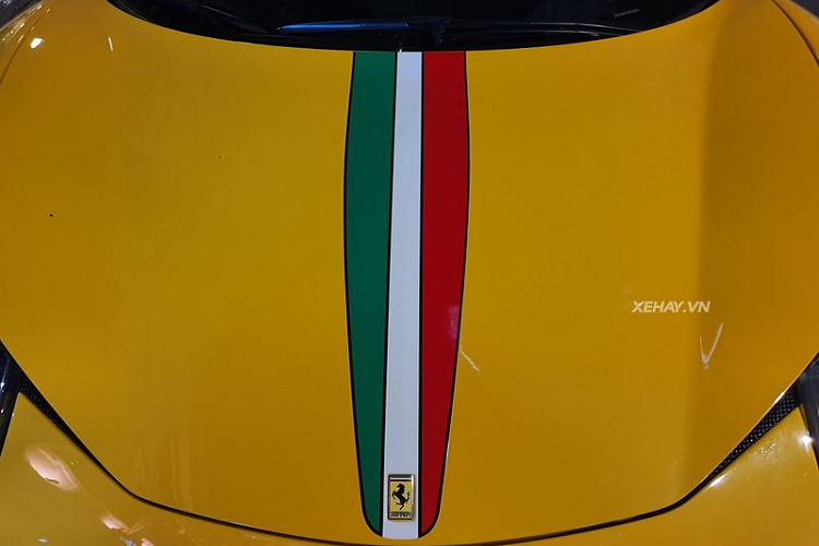 Dù đã bị thay thế bởi "đàn em" Ferrari 488 GTB nhưng siêu ngựa 458 Italia vẫn là một trong những siêu xe được chào đón bậc nhất trên thế giới bởi thiết kế không lỗi thời và vẻ đẹp vô cùng quyến rũ của mình. Giá xe Ferrari 458 Italia đã qua sử dụng hiện khoảng hơn 5 tỷ đồng tại Việt Nam.