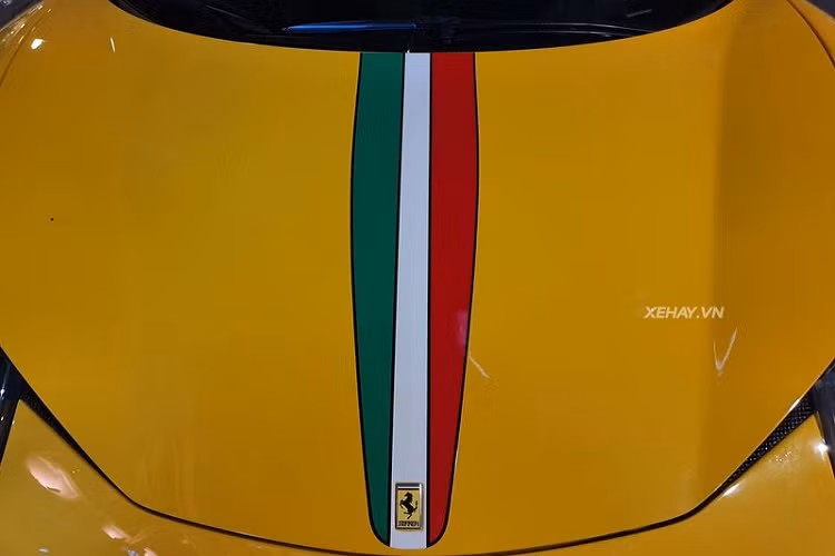 Dù đã bị thay thế bởi "đàn em" Ferrari 488 GTB nhưng siêu ngựa 458 Italia vẫn là một trong những siêu xe được chào đón bậc nhất trên thế giới bởi thiết kế không lỗi thời và vẻ đẹp vô cùng quyến rũ của mình. Giá xe Ferrari 458 Italia đã qua sử dụng hiện khoảng hơn 5 tỷ đồng tại Việt Nam.