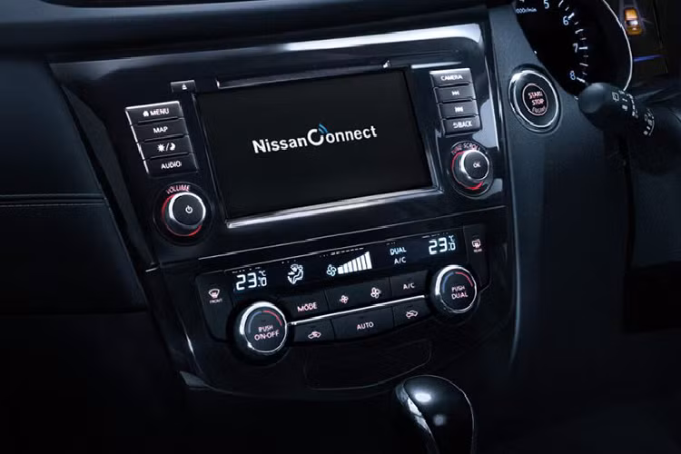 Ngoài ra còn có Camera quan sát toàn cảnh 360 độ; Hệ thống hỗ trợ phanh khẩn cấp IEB; Hệ thống cảnh báo va chạm phía trước FCW; Cảnh báo điểm mù BSW ...