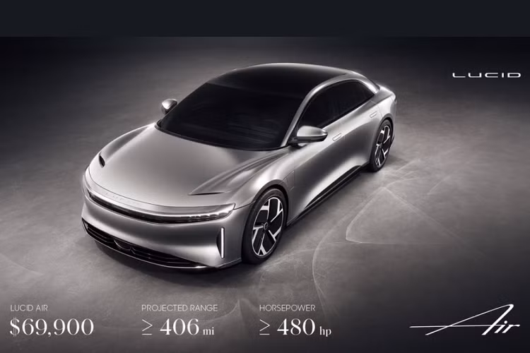 Siêu sedan điện Lucid Air 2022 có khoảng cách di chuyển bằng điện lên tới 653 km, giá từ 77.400 USD (khoảng 1,8 tỷ đồng). Khách mua xe tại Mỹ sẽ được giảm trừ 7.500 USD thuế hỗ trợ liên bang nên chỉ phải trả 69.900 USD.