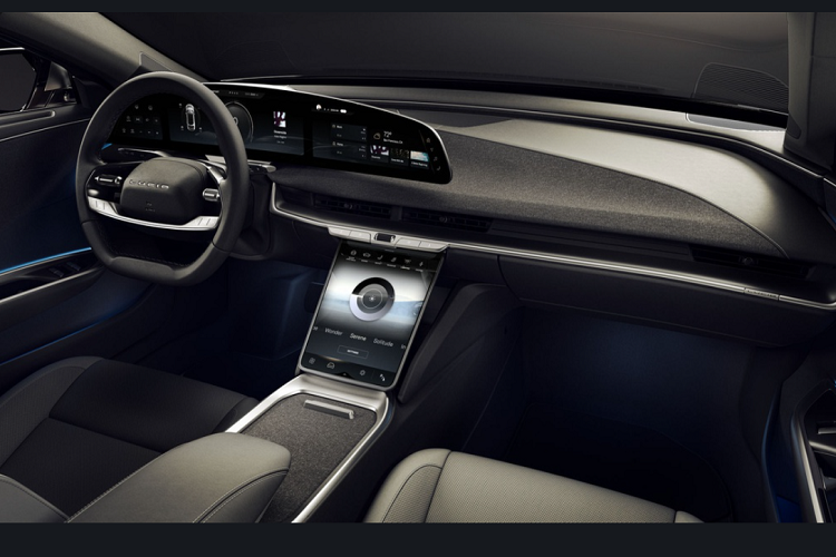 Lucid Air thế hệ mới bản tiêu chuẩn hiện đã cho đặt trước với tiền cọc 300 USD. Khách mua xe sẽ được sạc điện miễn phí trong 3 năm.