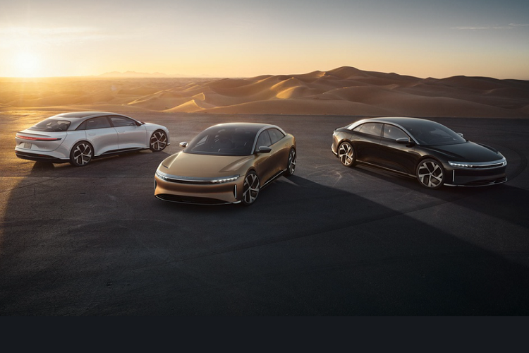 Ra mắt thị trường Mỹ năm 2022, Lucid Air 2022 mới bản tiêu chuẩn sẽ được trang bị một môtơ điện cho công suất 480 mã lực. Khách hàng có thể chọn bản 2 môtơ điện với dẫn động tất cả các bánh.