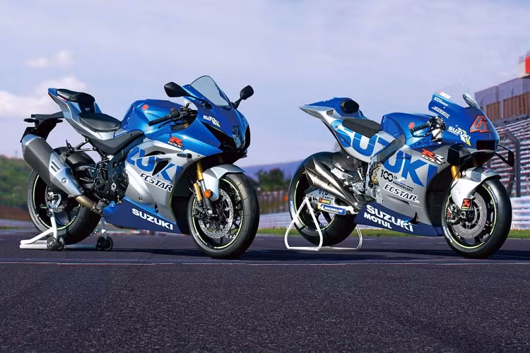 Suzuki GSX-R1000R 100th Anniversary Limited Edition được phát triển dựa trên nền tảng của nguyên mẫu GSX-R1000R nhưng dưới ý tưởng từ mẫu xe danh tiếng GSX-RR. Do đó, phiên bản đặc biệt này cũng sở hữu rất nhiều công nghệ hiện đại của GSX-RR như hệ thống Quickshifter giúp sang số nhanh, 10 chế độ lái, hệ thống bù ga tự động Auto Blipper, hệ thống điều chỉnh van biến thiên, cảm biến góc nghiêng hay ABS.