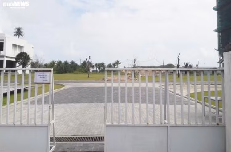 Dự án Khu du lịch Biển Non Nước tại phường Hòa Hải, quận Ngũ Hành Sơn có diện tích hơn 3,7ha. Năm 2007, Vũ "nhôm" xin nhận chuyển quyền sử dụng đất, thuê đất để đầu tư khu resort, được ông Trần Văn Minh ký văn bản đồng ý, không qua đấu giá đất. Năm 2012, ông Nguyễn Ngọc Tuấn, khi đó là Phó Chủ tịch UBND TP. Đà Nẵng ký quyết định giao đất, gây thất thoát cho Nhà nước 1.300 tỷ đồng. 